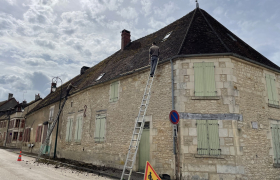 Pulvérisations d’un produit nettoyant avec rinçage et application d’un anti-mousse hydrofuge DALEP 2100  Sur la commune d’ ÉTAIS LA SAUVIN 89480