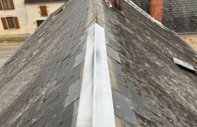 Remplacement d’un faîtage en zinc sur la commune de Mornay Berry 18350 